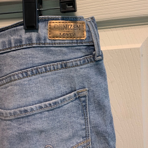 Levi’s Mom Jeans - Picture 6 of 10